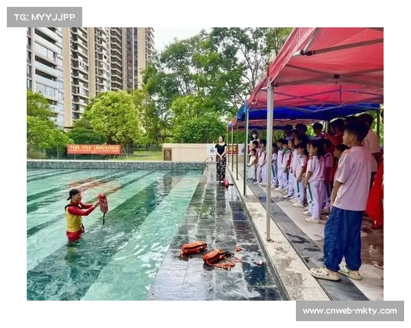 游泳俱乐部免费培训留守儿童，防溺水技能普及